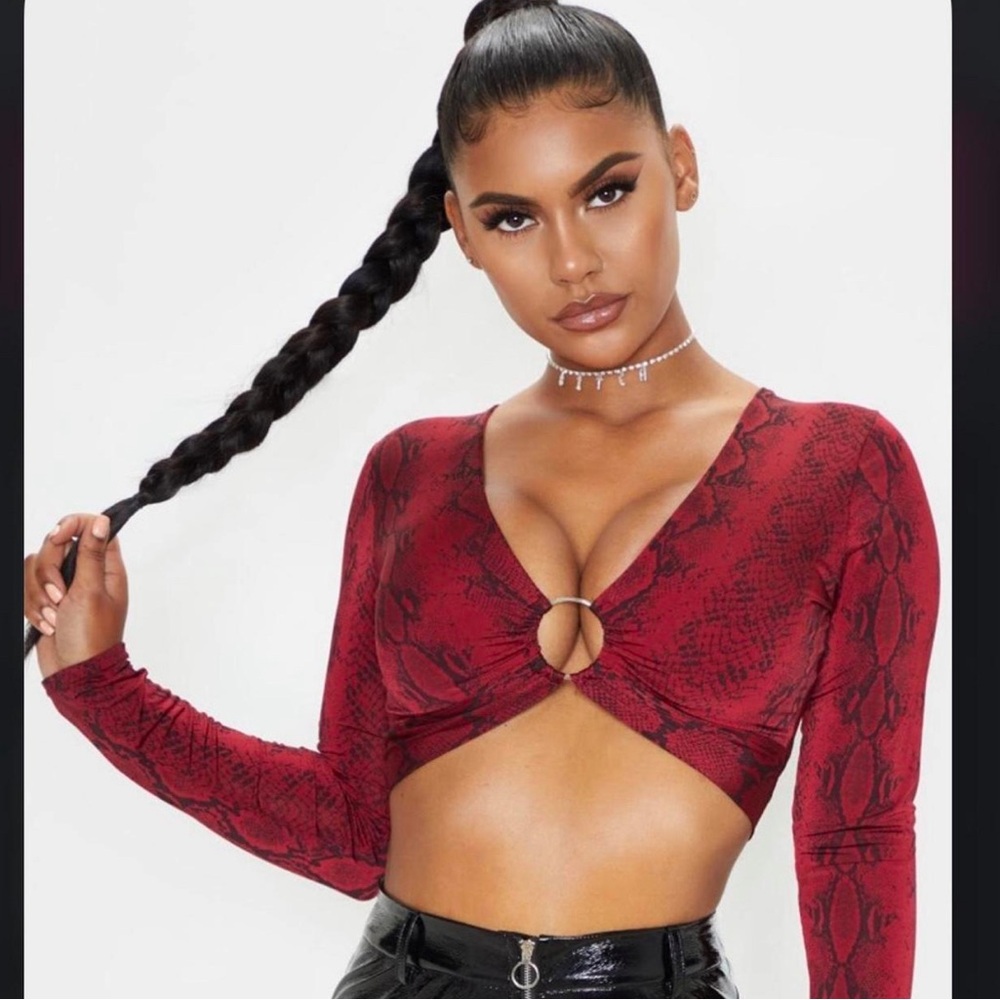 Pretty little thing crop top‎